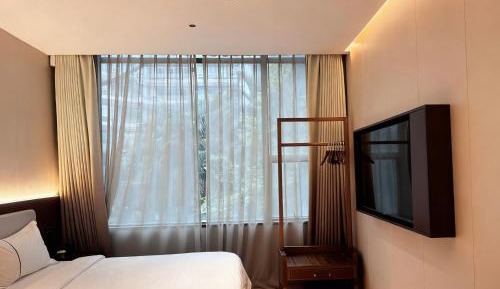 Deluxe Queen Room