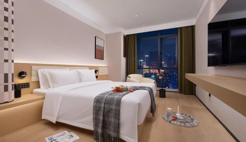 Deluxe Queen Room