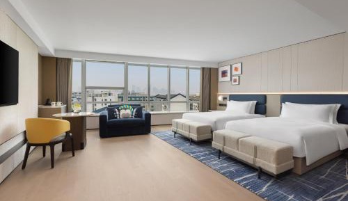 Grand Twin Room with Three Twin Beds