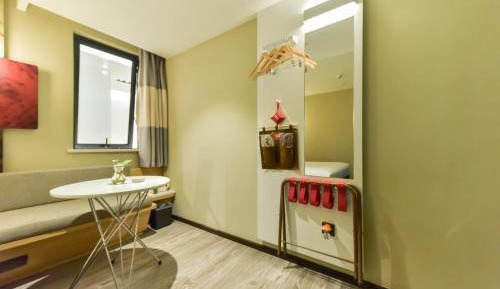 Zero Pressure - Double Room - Interior View