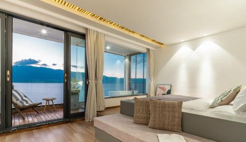 Double Room with Balcony and Sea View