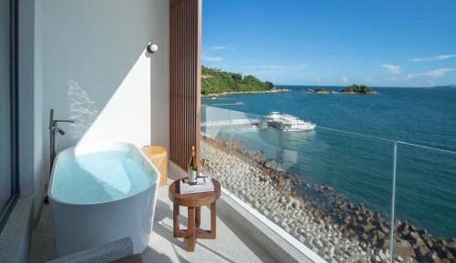 Double Room with Balcony and Sea View