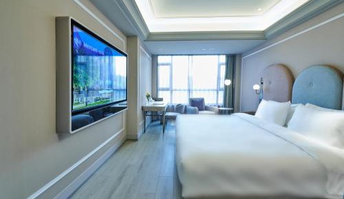 Deluxe King Room