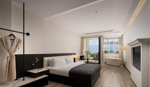 King Room with Balcony