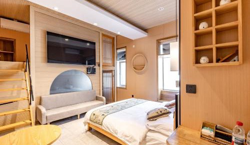 Deluxe Family Suite