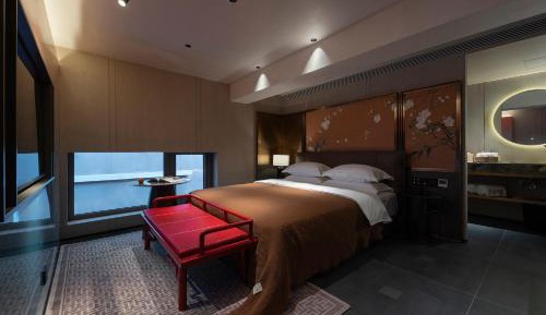 Standard King Room