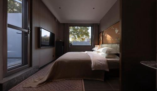 Deluxe Queen Room