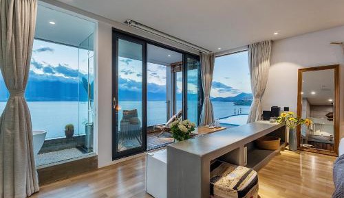 Deluxe Double Room with Balcony and Sea View