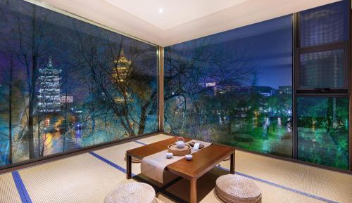 Suite with Lake View