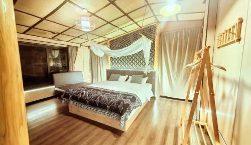 Deluxe King Suite