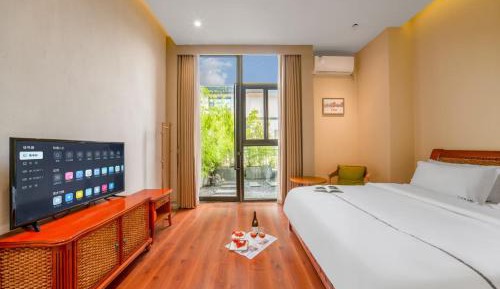 Queen Room with Garden View