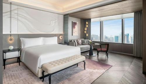 King Room with Club Lounge Access