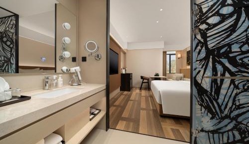 Standard Queen Room