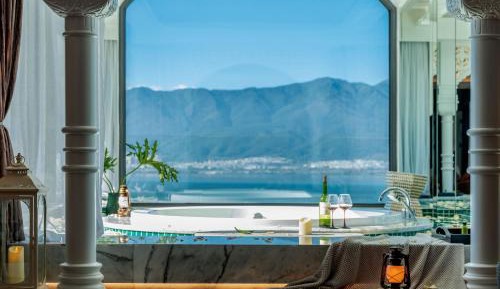 Deluxe Suite with Sea View