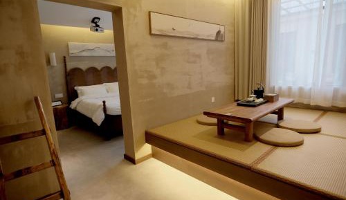 King Suite with Pool View