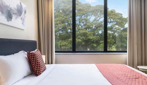Deluxe Queen Room with Park View