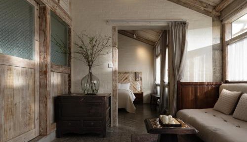 Deluxe King Suite