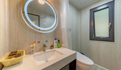 Deluxe Double Room (2 Adults + 1 Child)