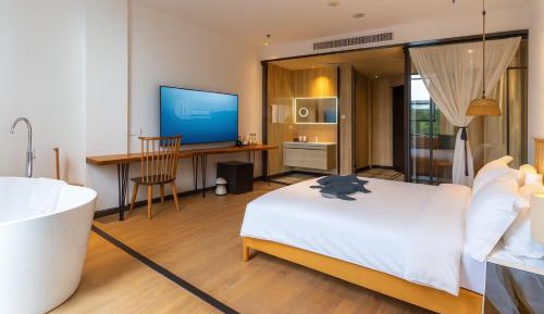 Deluxe Double Room with Bath