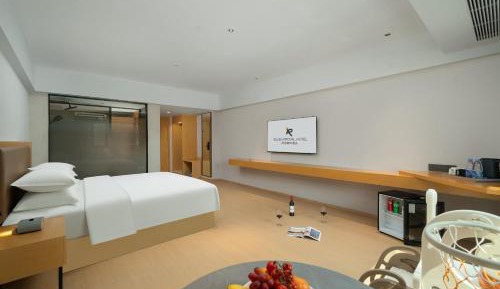 Deluxe Double Room (2 Adults + 1 Child)