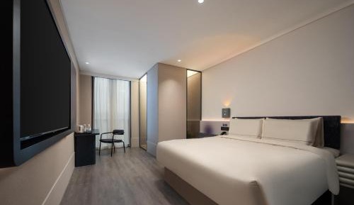 Comfort Queen Room