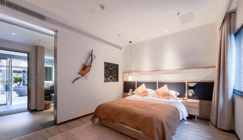Standard Queen Room