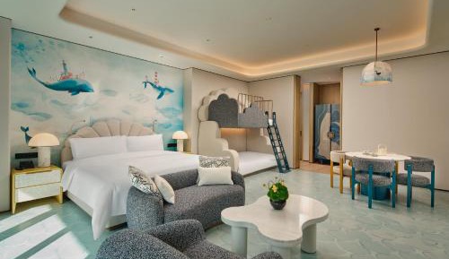 Family Room with Garden View