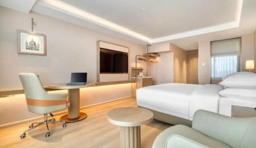 Deluxe Queen Room
