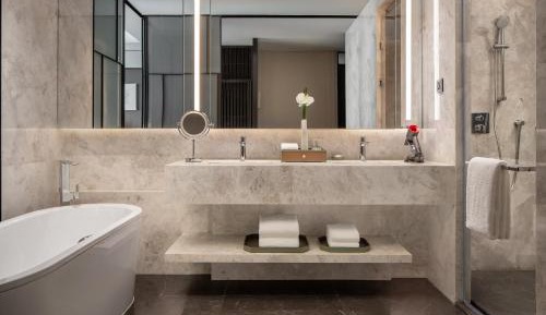 King Suite with River View