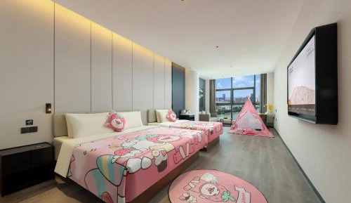 Jimu Family Room with River View