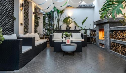Family Room with Garden View