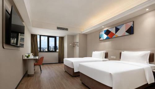 Deluxe Double Room (2 Adults + 1 Child)