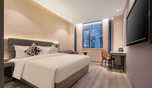 Deluxe Queen Room