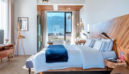 King Room with Mountain View