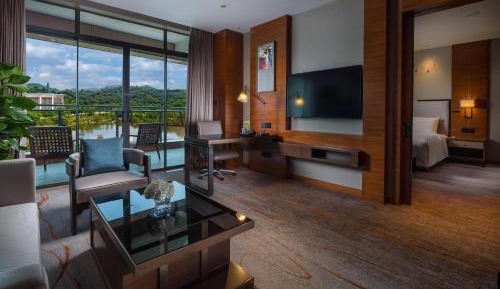Executive Suite with Panoramic Balcony