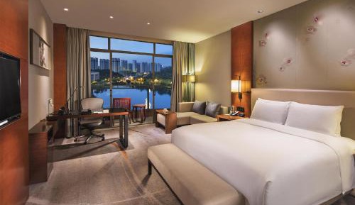 Executive King Room with Lake View