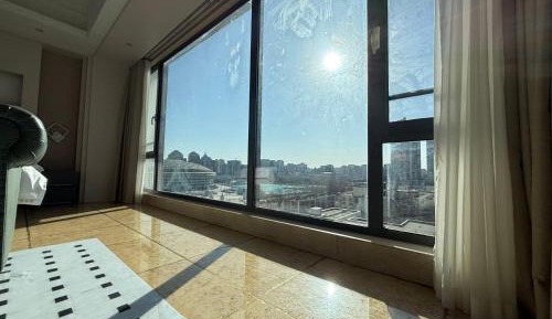 One-Bedroom Apartment with View