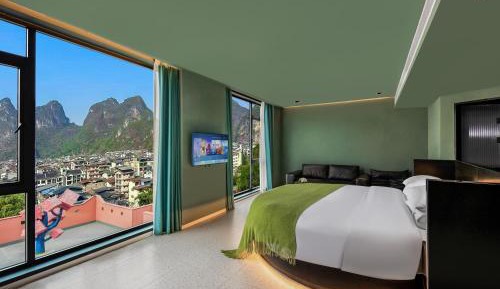 King Room with Mountain View