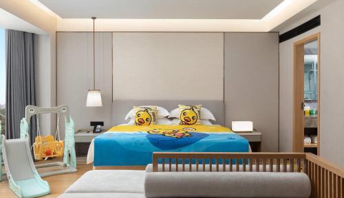 Family Room with King Bed - Yellow Duck Parent-Child Theme/Non-Smoking