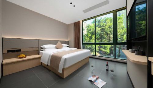 Deluxe Queen Room