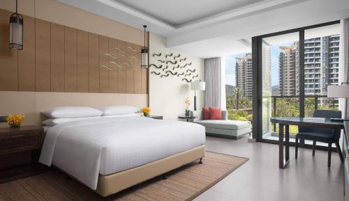 Guest Room with Balcony and Garden View