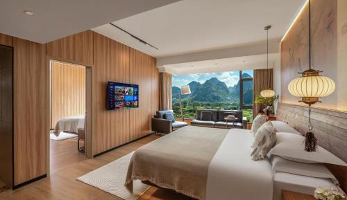 Suite with Mountain View