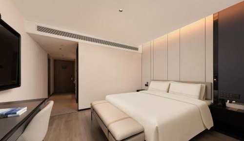 Elegant Queen Room