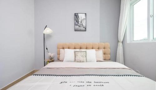Three-Bedroom Apartment with Marina View