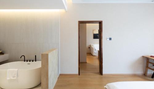 Suite with Spa Bath