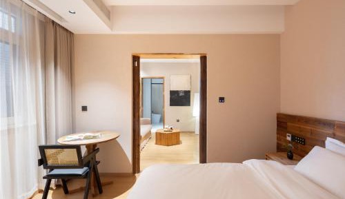 Queen Room with Spa Bath