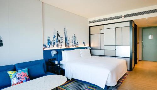Savvy King Room with City View