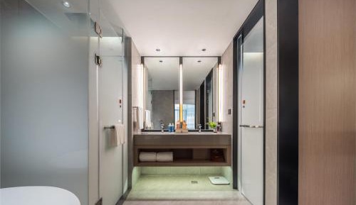 Suite with Mountain View