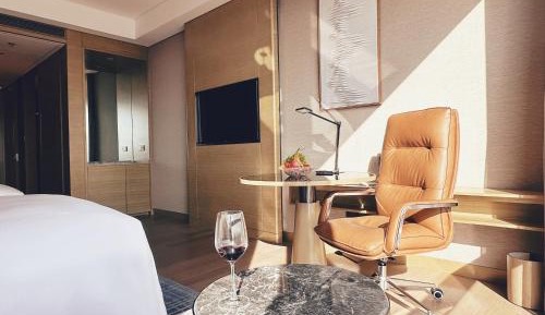 Executive Level Guest Room with 2 Double, City view
