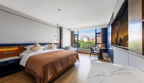 Deluxe King Room